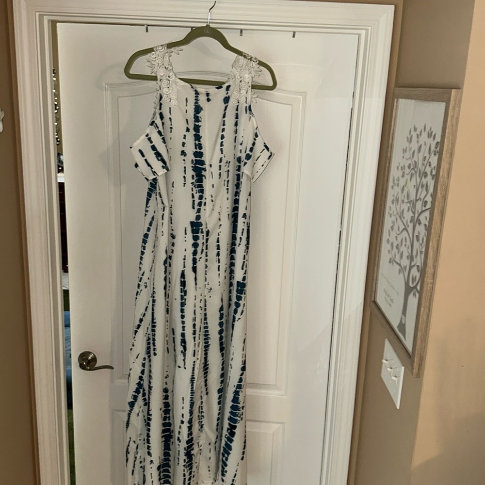 Great dress for cruising.